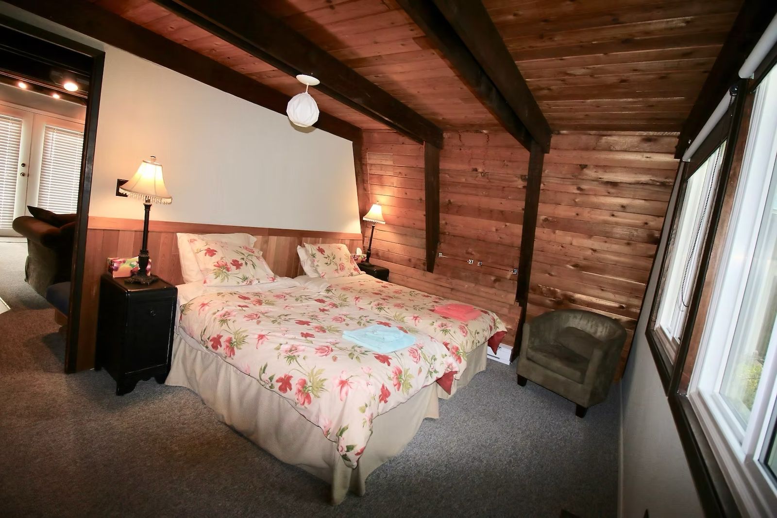 Shared twin room with floral bedding